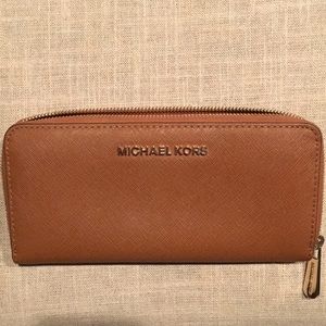 Michael Kors Jet Set Travel Continental Wallet